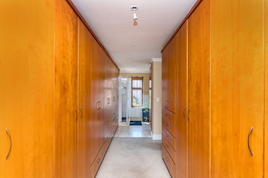 4 Bedroom Property for Sale in Oranjezicht Western Cape